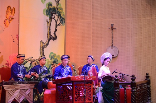 Chương trình biểu diễn nghệ thuật truyền thống phục vụ khách du lịch của Nhà hát Nghệ thuật Truyền thống Hạ Long